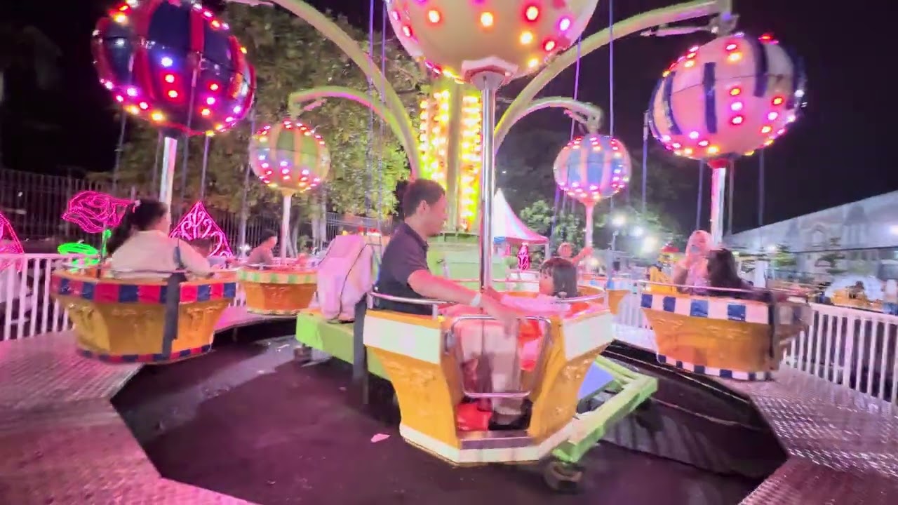 Naik bianglala seruuuu 🎡 