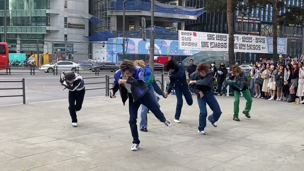230401 TRENDZ (트렌드지) Gangnam Busking 강남역 버스킹 - NEW DAYZ