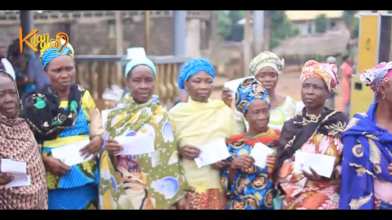 His Royal Majesty, Oba Olaniyan Ariwigbade Oshingin II, the Onipokia Kingdom gives Cash To Widows