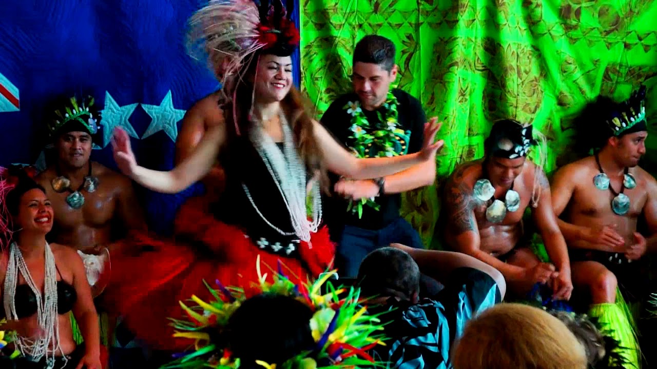 Te Anuanua Dance Troupe  (Round the World)
