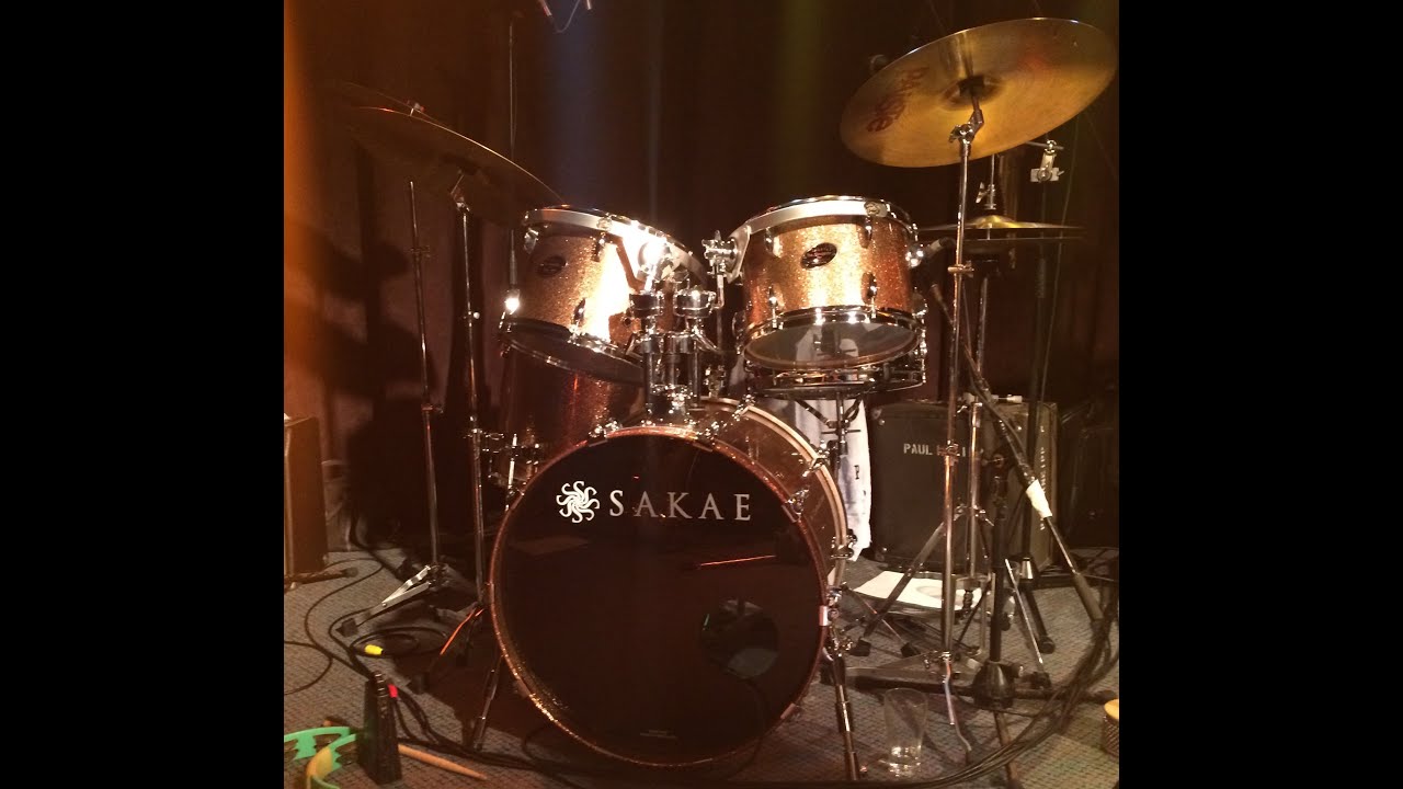 Sakae Almighty - tuning at the gig.