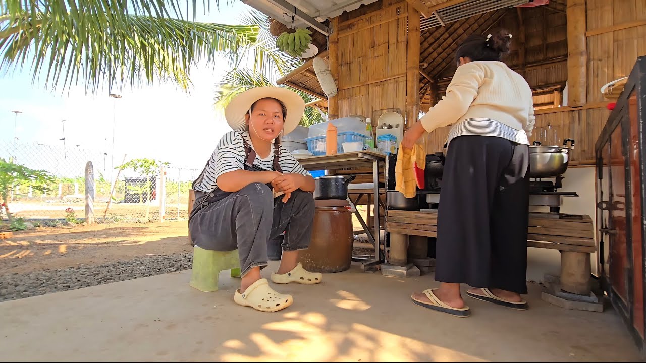677. ចាក់ដីរៀបចំដាំបន្លែ Life in the Cambodian Countryside.