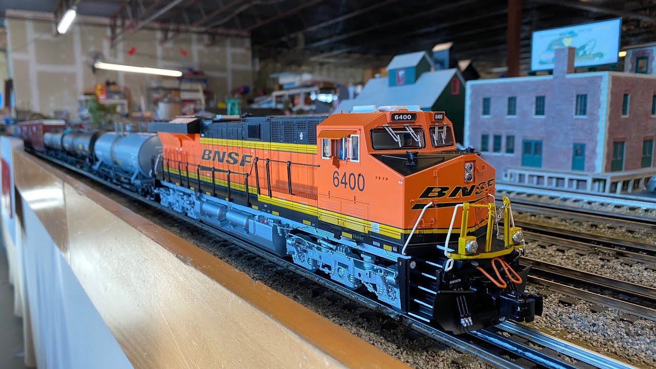 Lionel Legacy BNSF ES44AC 6400