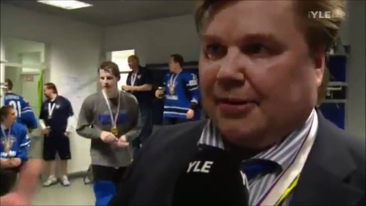 Anssi salmela täyttää tykkiä. NAATITAAN NAATITAAN