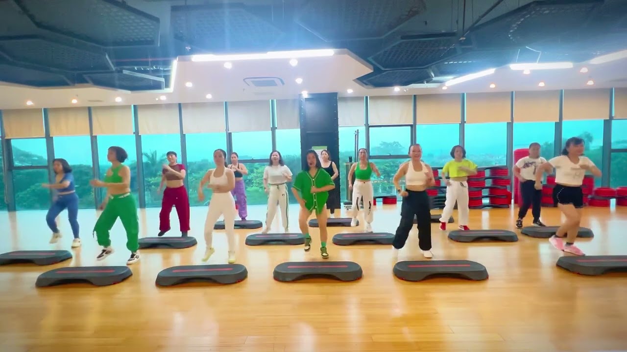 LA CONOCI BAILANDO/ ZUMBA STEP/ZUMBA KIMS