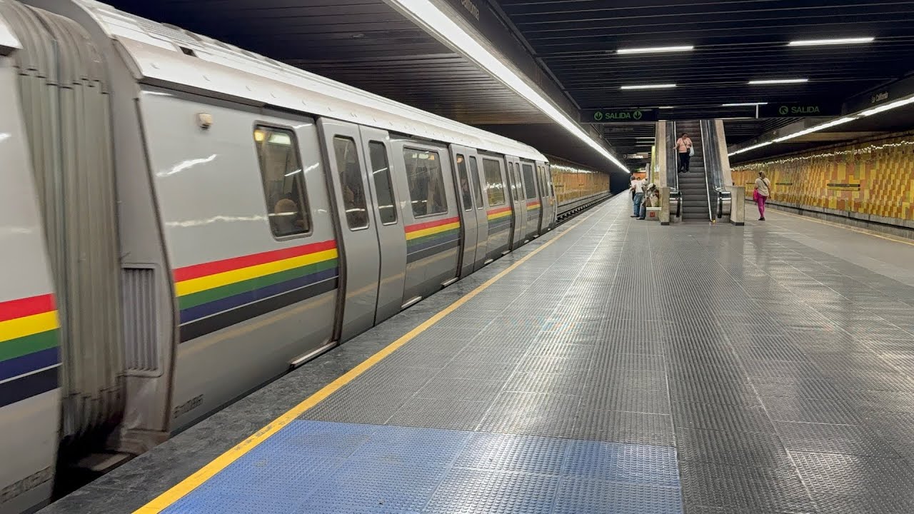 Metro de Caracas 🔴Línea 1 CAF S6 Efectuando su Salida de estación La California #metrodecaracas 