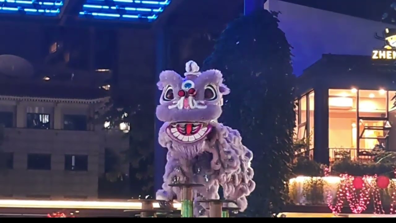 Atraksi Barongsai di One Satrio Kuningan, Jakarta Selatan