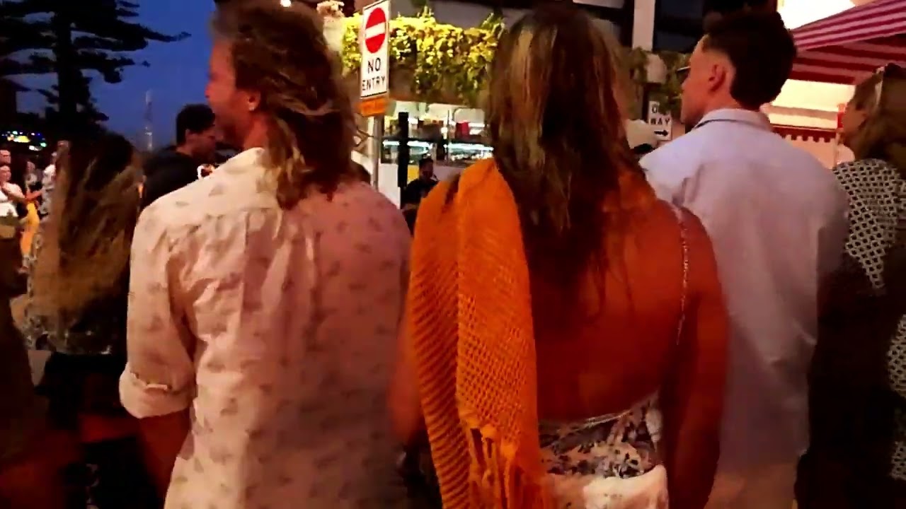 Byron Bay Nightlife: Street Walking Vibes 🌙🎶