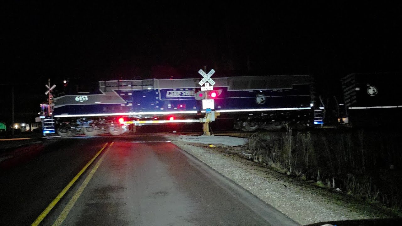 LSRC 6453, LSRC 6305, LSRC 6432, & LSRC 6433 Northbound Saginaw