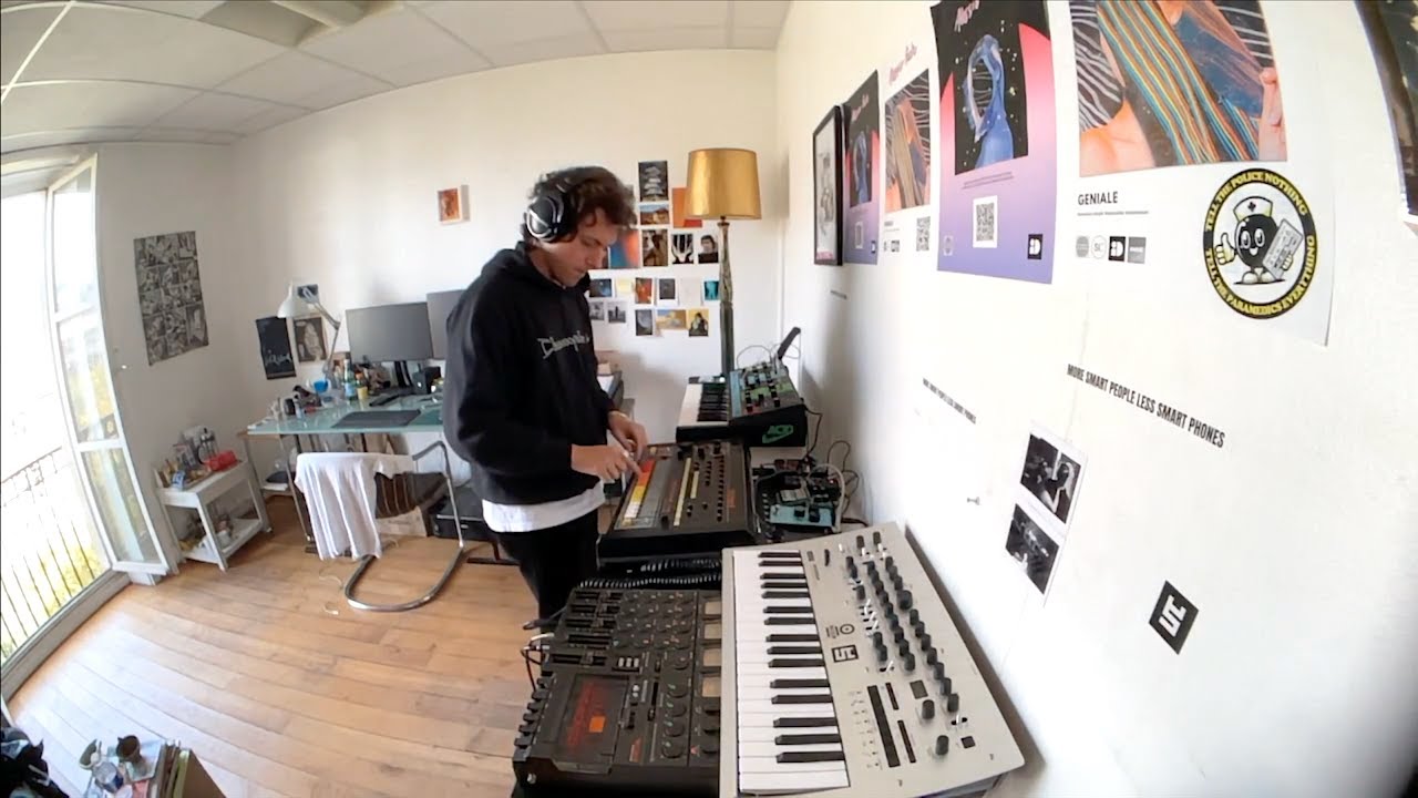 LIVE HARDWARE TECHNO // Roland TR-808, Moog Grandmother, Korg Minilogue