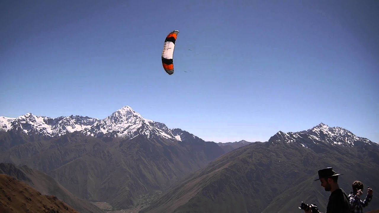 Flying a powerkite at 4400 metres in the Andes