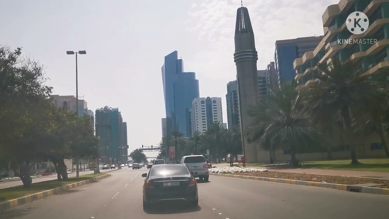 Road going to abu dhabi city