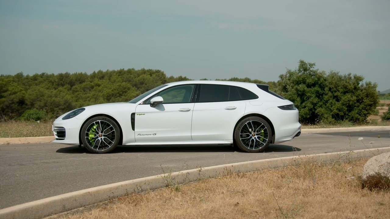 Porsche Panamera 4S E-Hybrid Sport Turismo - Carrara White Metallic (B-Roll)