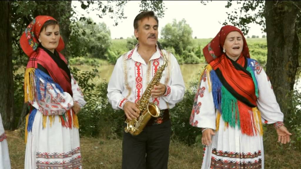 CLAUDIA VOLENTIR,MARIA MERCEA, COSMIN VOLENTIR si  PETRICA NICOARA SARBU AM DRAGUT FALOS