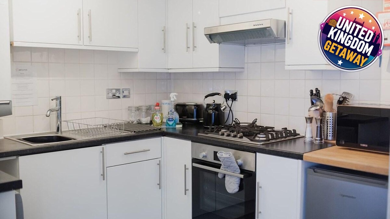 Spacious Grade II Listed Flint Cottage Sleeps 2 | Norwich, United Kingdom | Hotel Review 🌟