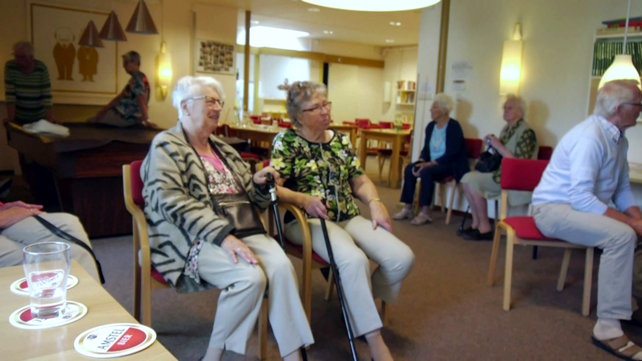 Geen voorzieningen meer in het dorp? In Westwoud doen de ouderen het zelf