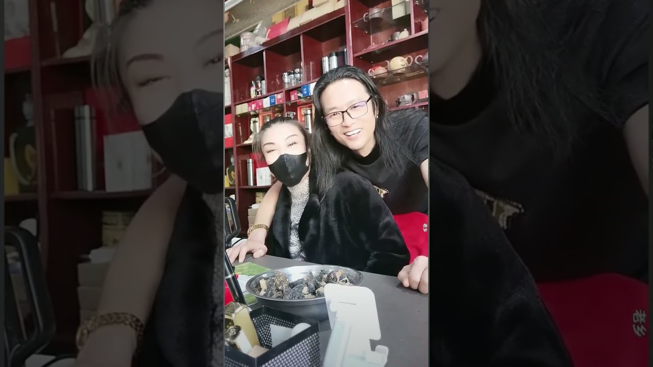 Jian's wife and daughter went on live broadcast to interact with everyone