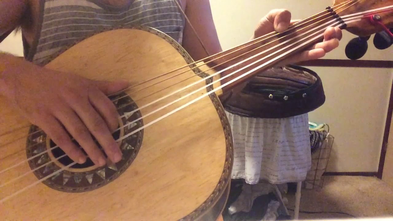 (C) Bajeando sin pasadas en tono de Do Mayor para el guitarron utilizando acordes 1era, 2nda, y 3era