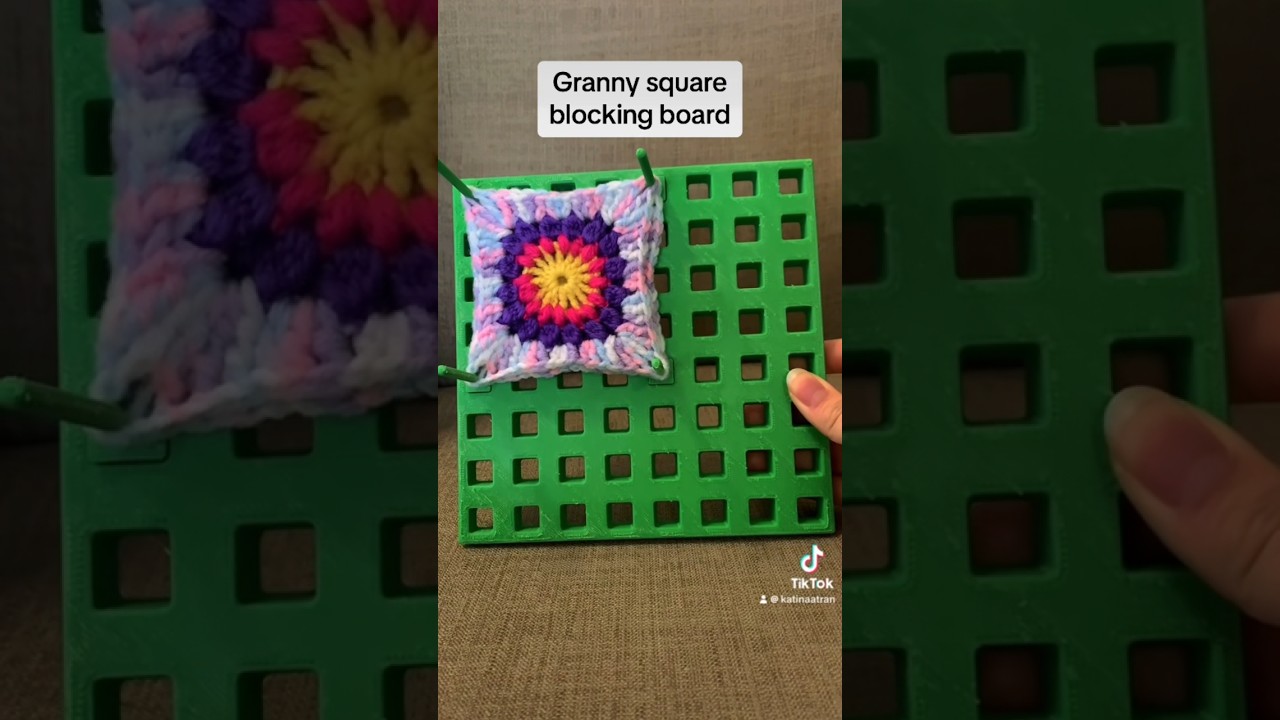 Crocheter gf 🫱🏻&zwj;🫲🏼 3D printing bf #crochet #couplegoals #3dprinting #grannysquare #boyfriend