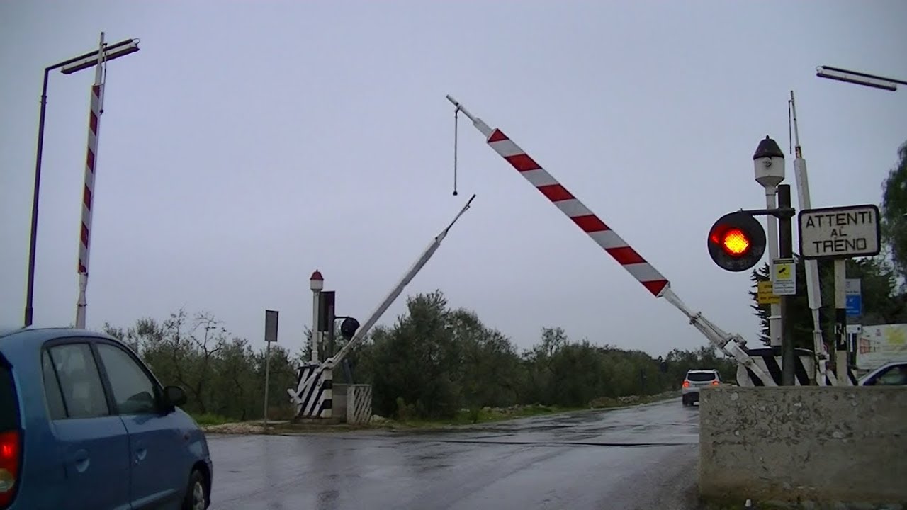 Spoorwegovergang Palo del Colle (I) // Railroad crossing // Passaggio a livello