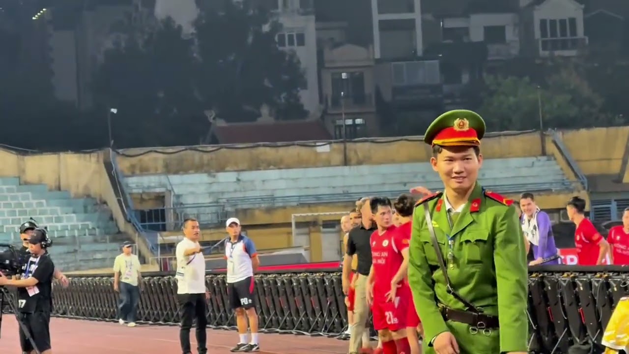 TRUNG KIÊN CÁM ƠN NGƯỜI HÂM MỘ HAGL, MARICEL BỊ CĂNG CƠ KHI RỜI SÂN HÀNG ĐẪY, ĐÌNH BẮC CÁM ƠN CĐV