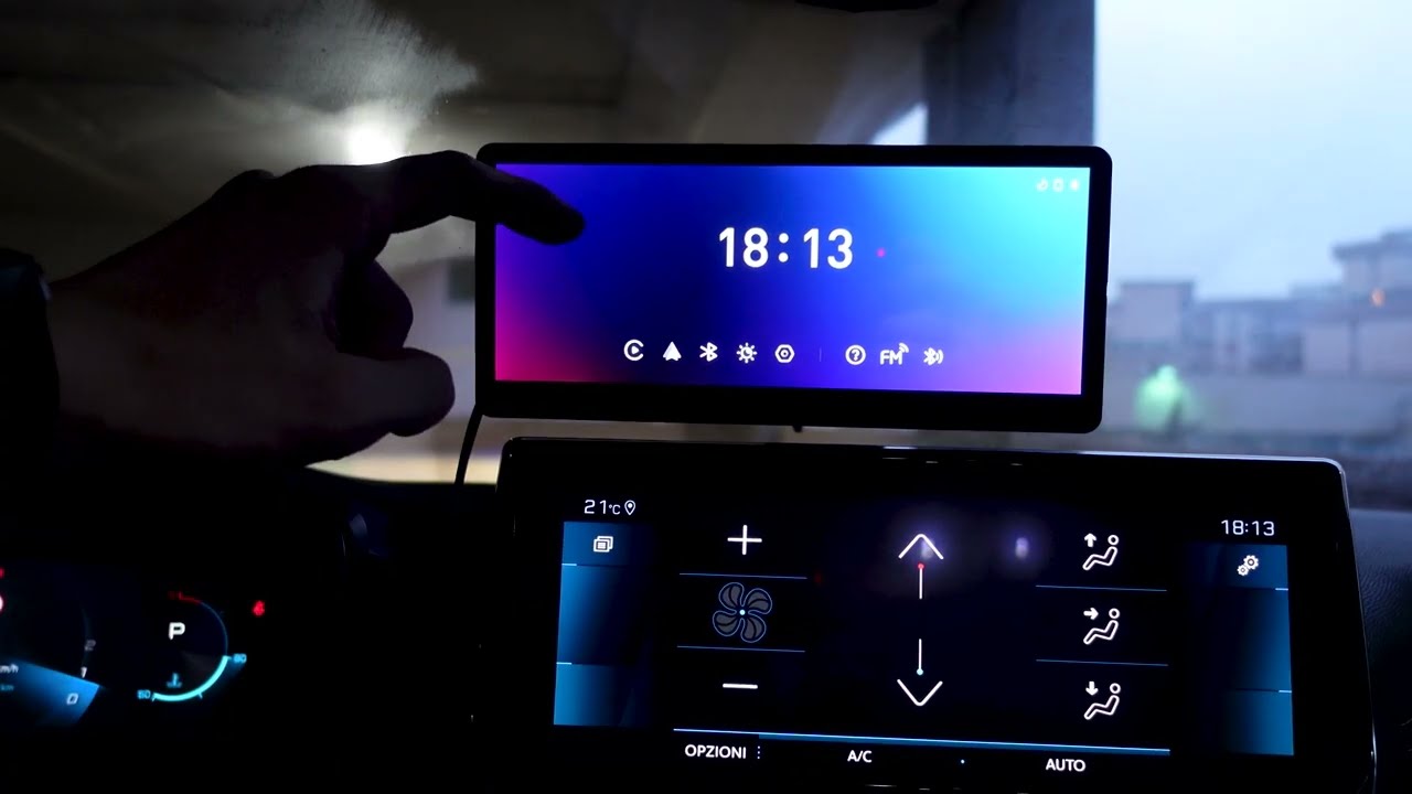 Questo DISPLAY con ANDROID AUTO, CARPLAY WIRELESS e RETROCAMERA è una SVOLTA!