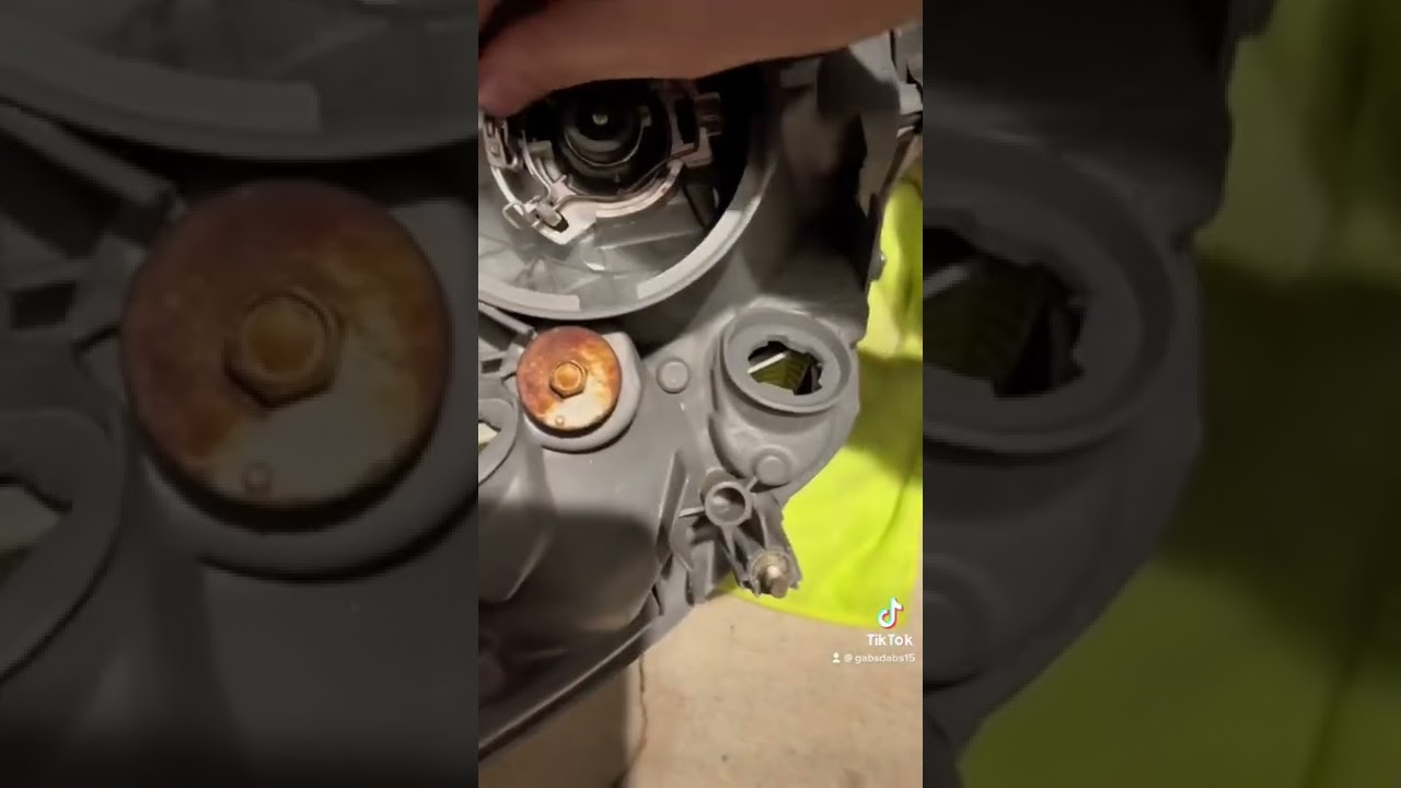 Replacing HID bulb on 2001 Lexus IS300