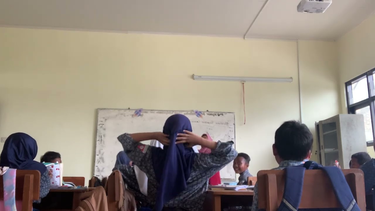  vidio dokumentasi wawancara siswa kelas 4b sdn sawotratap 2 menggunakan lembar wawancara