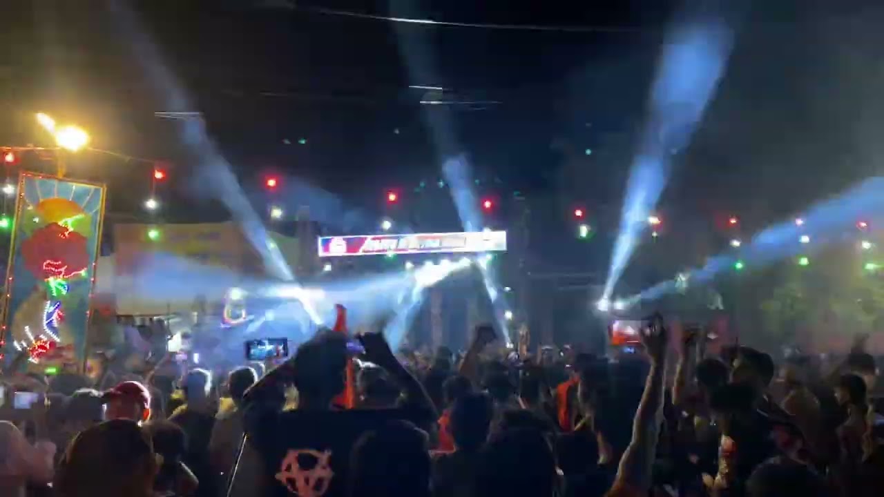 dj Shashi Jharkhand standing me at Modipuram Meerut👍 ￼bass high😱🙀