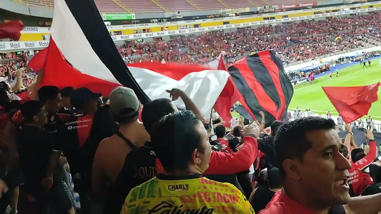 barra 51 - bengaliza y canticos en la tribuna ♥️🖤 ATLAS VS CRUZ AZUL
