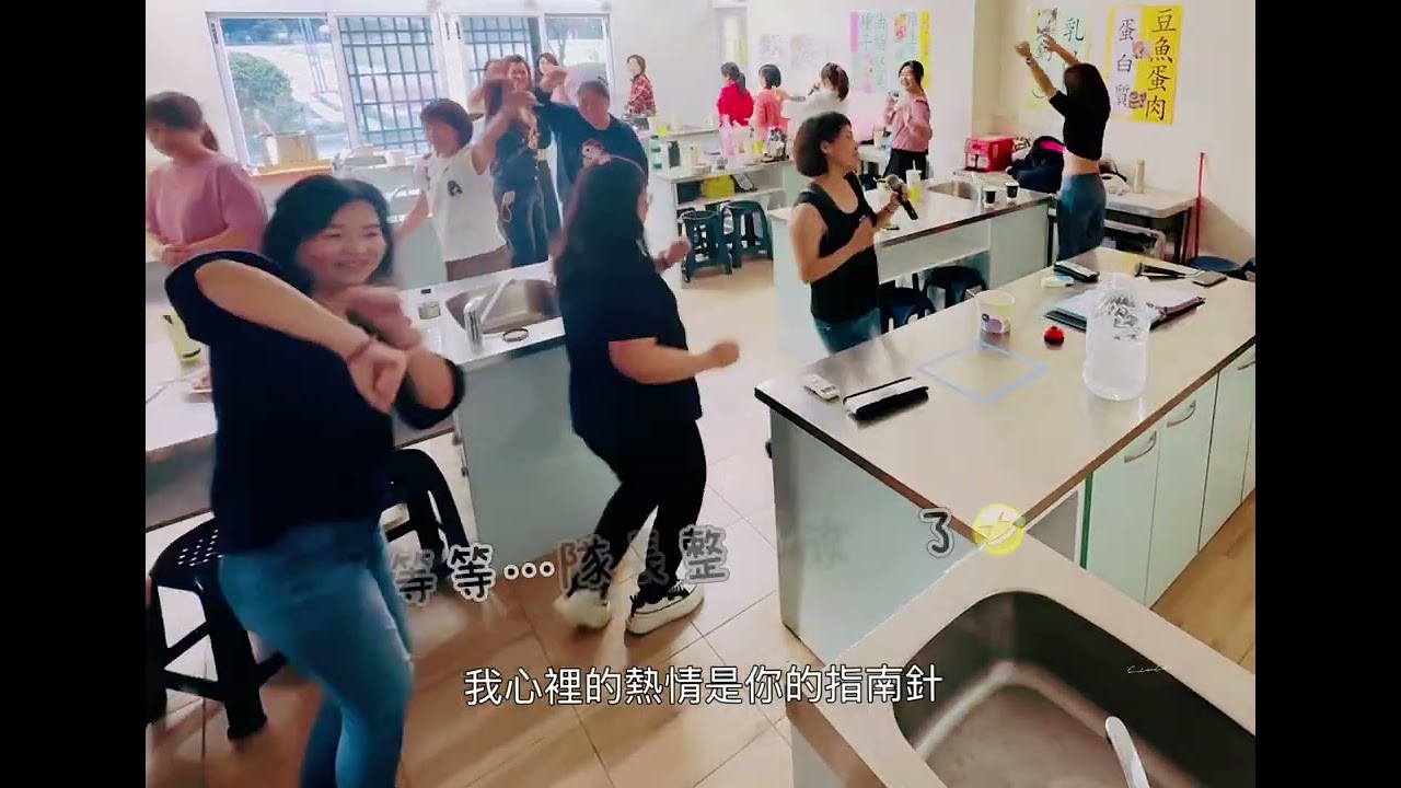 阿妹的「#火🔥」聽到「火🔥」就深蹲，來練一下全身扭動加大腿深蹲練一下大腿肌