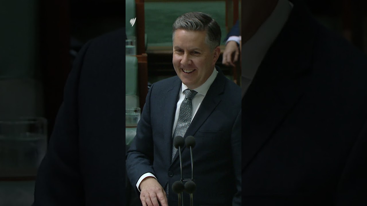 Lights in parliament turn off mid-sitting