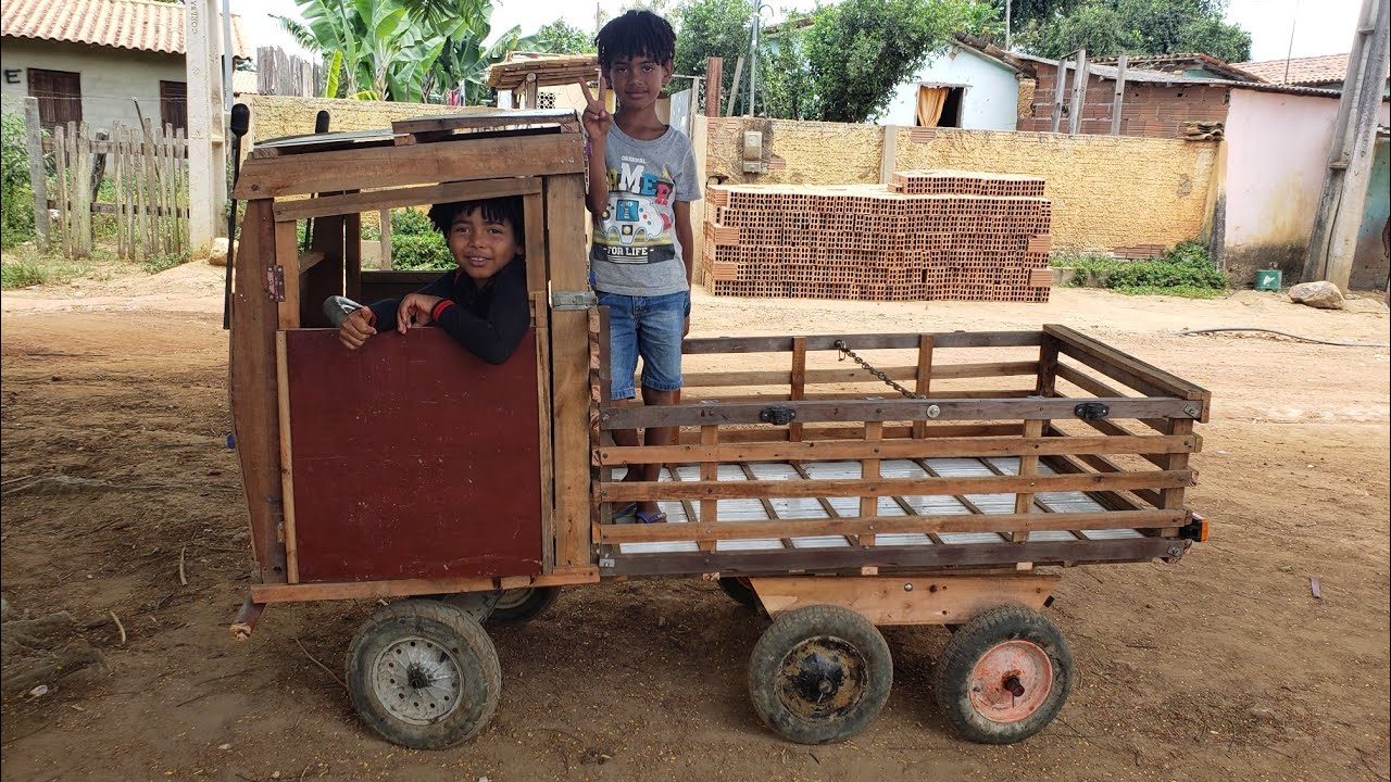  MINi CAMINHÃO DE MADEIRA COM RODA DE GALINHOTA. MINI TRUCK OF WOOD 