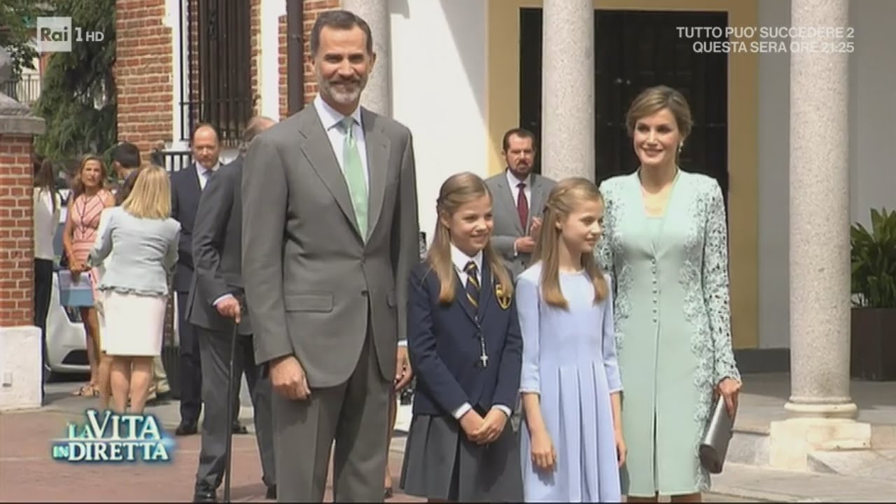 Auguri Principessa Sofia, l'infanta di Spagna alla Prima Comunione - La Vita in Diretta 17/05/2017