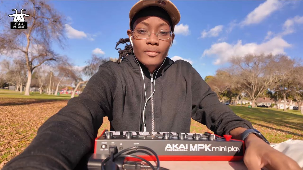 Jamming With The Akai Mpk Mini Play Keyboard | Let’s Cook Up