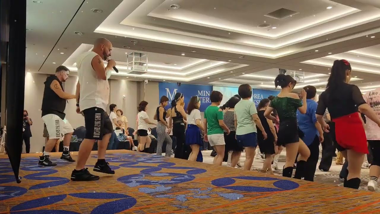 Vanish Into You line dance (MLDK 2025 Min line dance workshop)