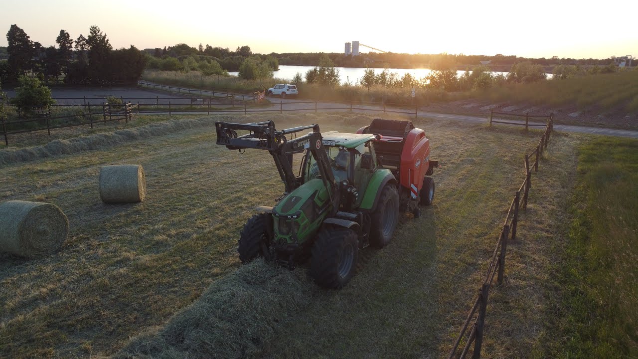 Ballen Pressen im Sonnenuntergang | Deutz Fahr + Kuhn | 4K