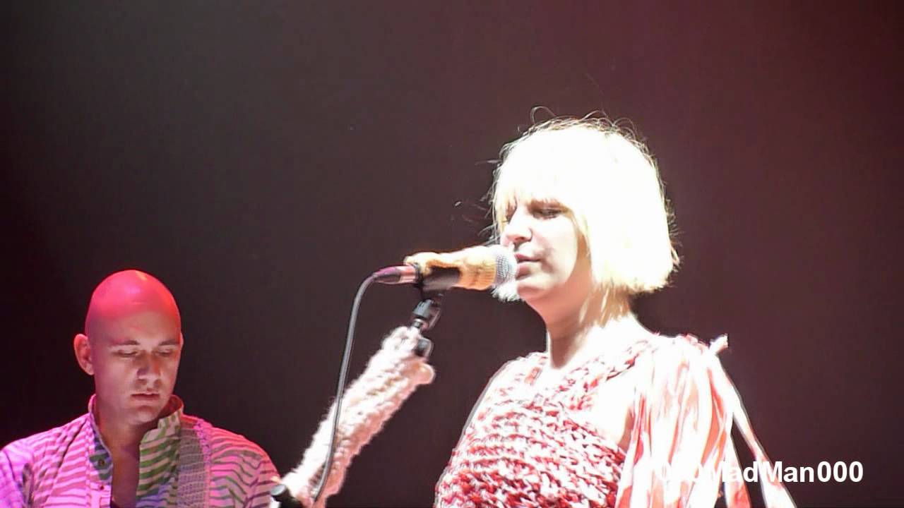 Sia - Buttons - HD Live at Olympia, Paris (18 May 2010)