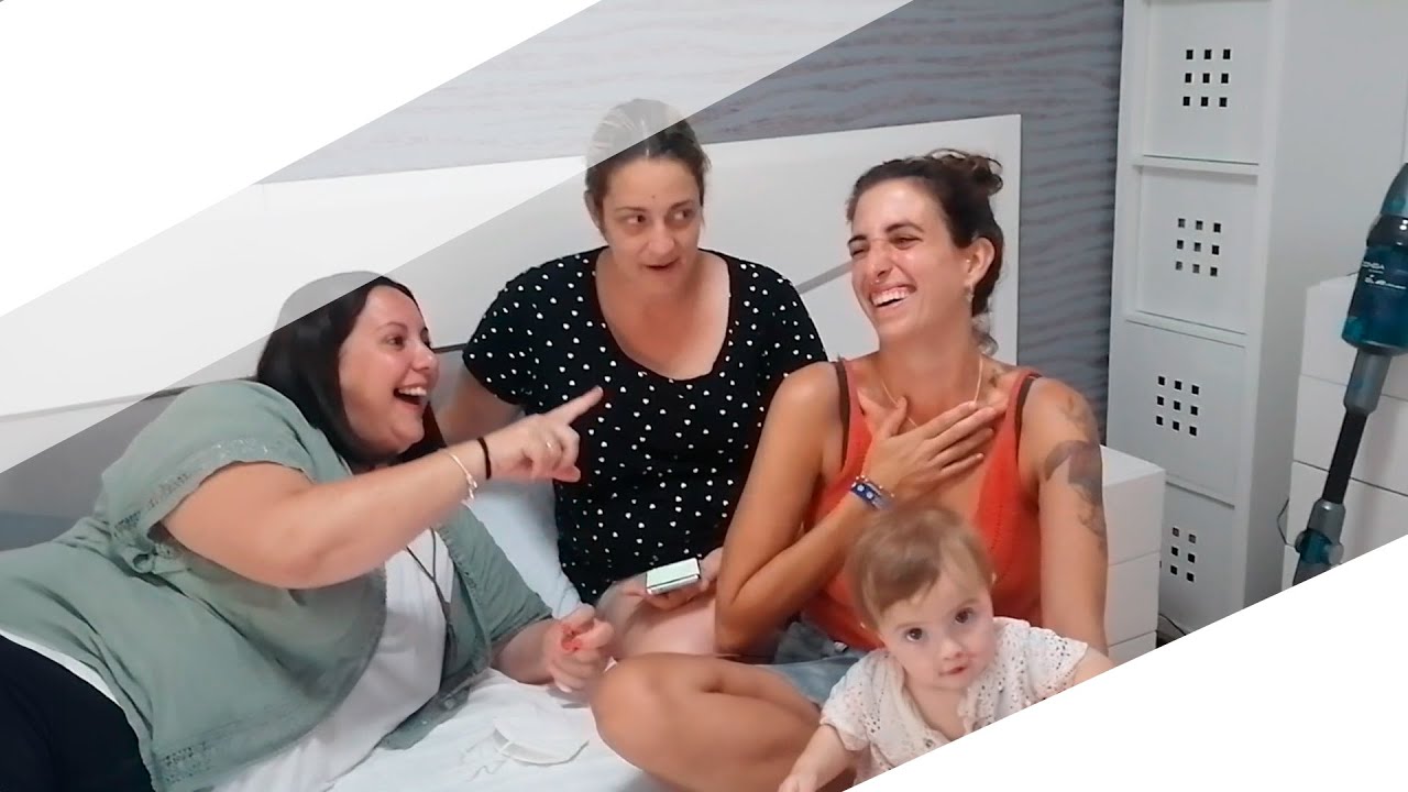 REACCIÓN de tres amigas al REGALO que les hizo la cuarta inseparable