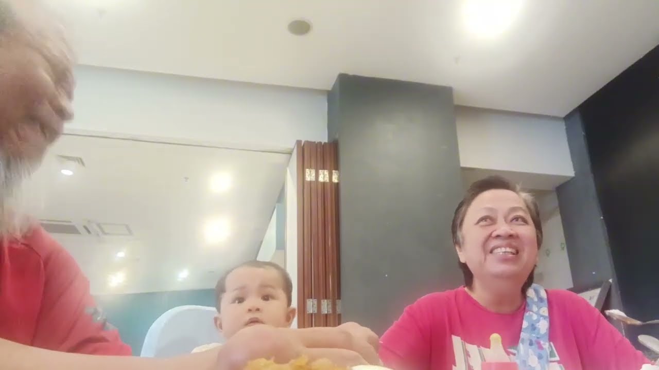 Sarapan Pagi Bersama Keluarga Di Penview Hotel.