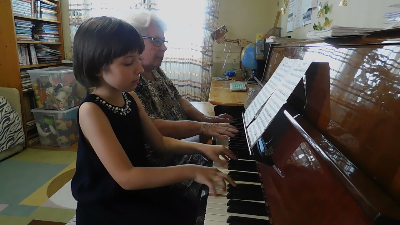 Марианна Лемешкина, 6 лет 11 месяцев лет. И.С.Бах 