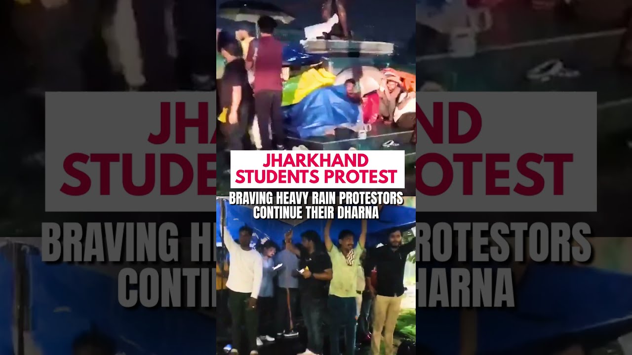 JHARKHAND STUDENT PROTEST | BRAVING Heavy RAIN, Several Govt Job Aspirants Sit On Continuous Dharna