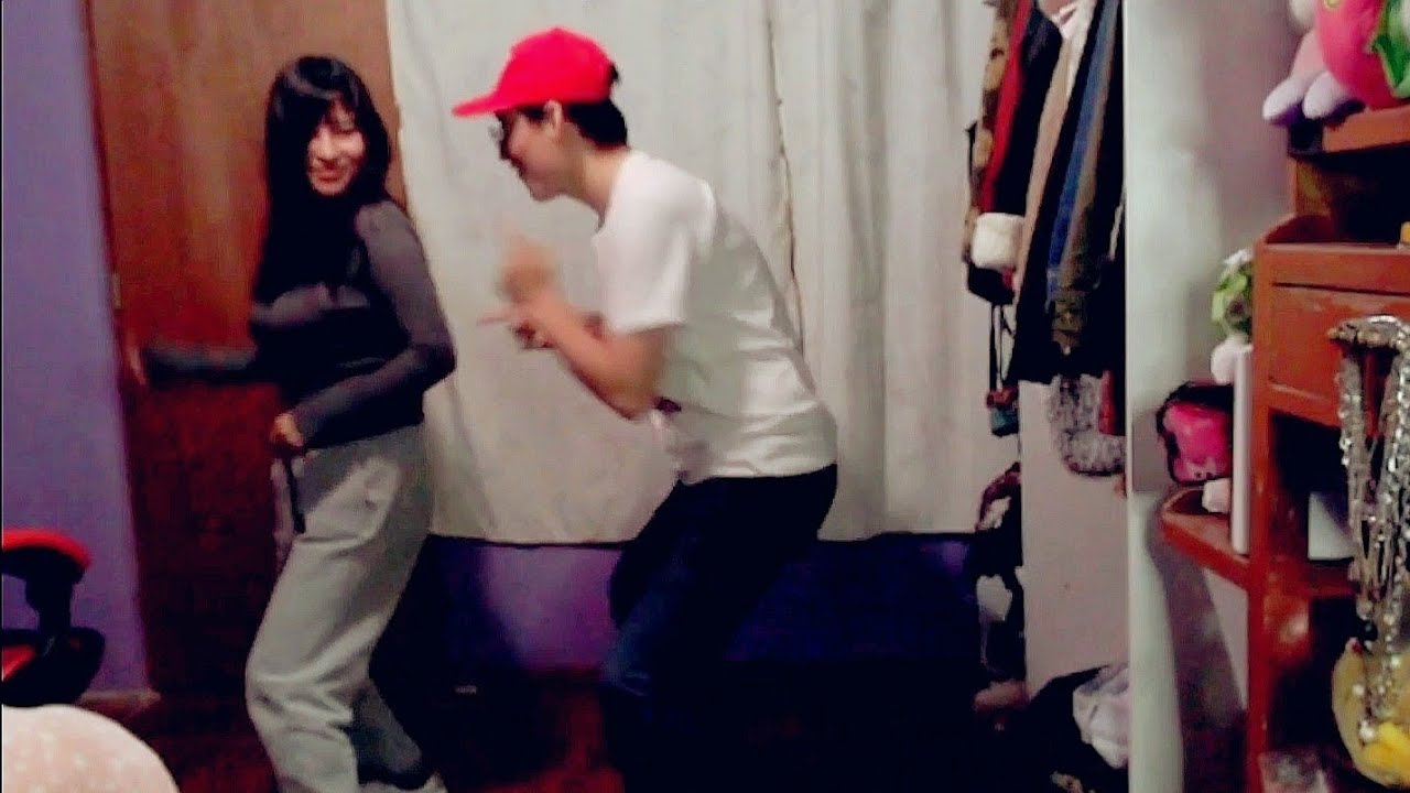 Glogloking y Tefita bailan C0MERTE T0DA de Nene Malo