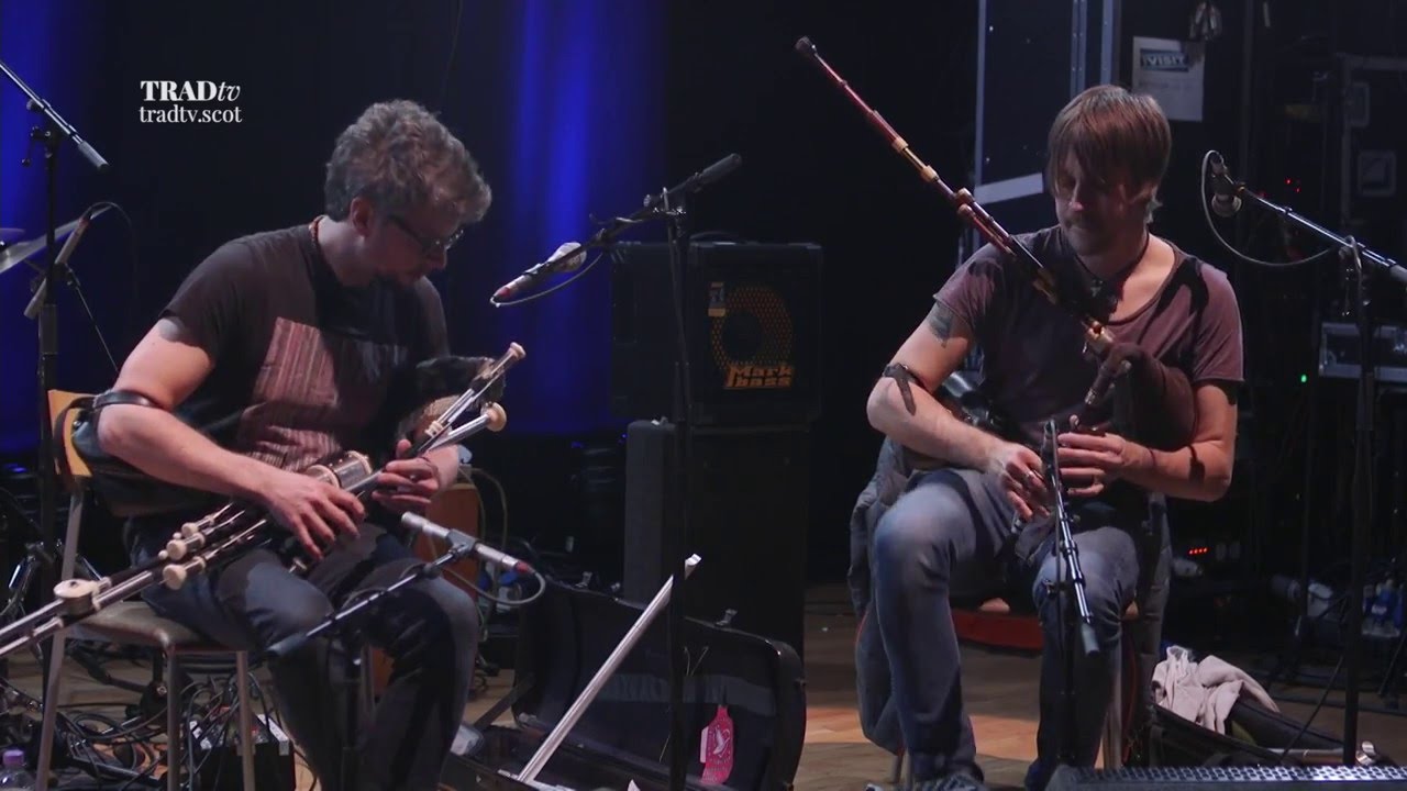Ross Ainslie and Jarlath Henderson perform 