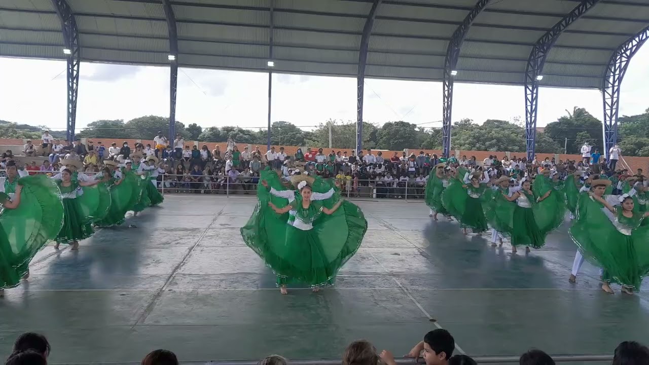 DANZA CARNAVAL DE COTOCA Y PORONGO 4to A-B secundaria