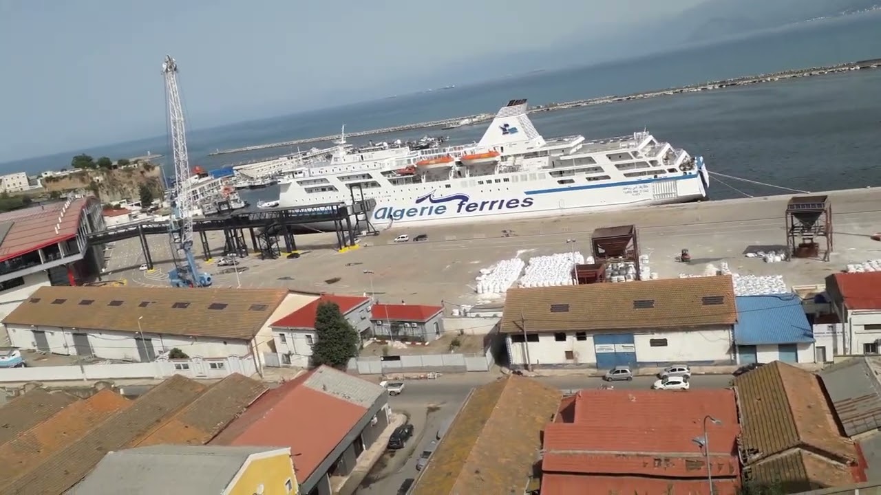 Petit aper&ccedil;u de la Place Gueydon (Bejaia)