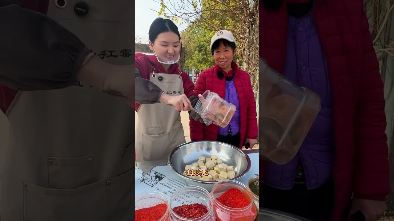 阿姨说这种霉豆腐太好吃啦 阿姨说还是我们家的手工霉豆腐好吃，也不担心健康安全问题。#豆腐乳 #霉豆腐 #特色美食 #味道好极了你们想吃吗