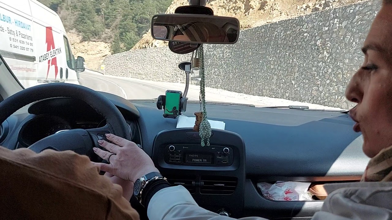 Virajlı yolda araba nasıl kullanılır