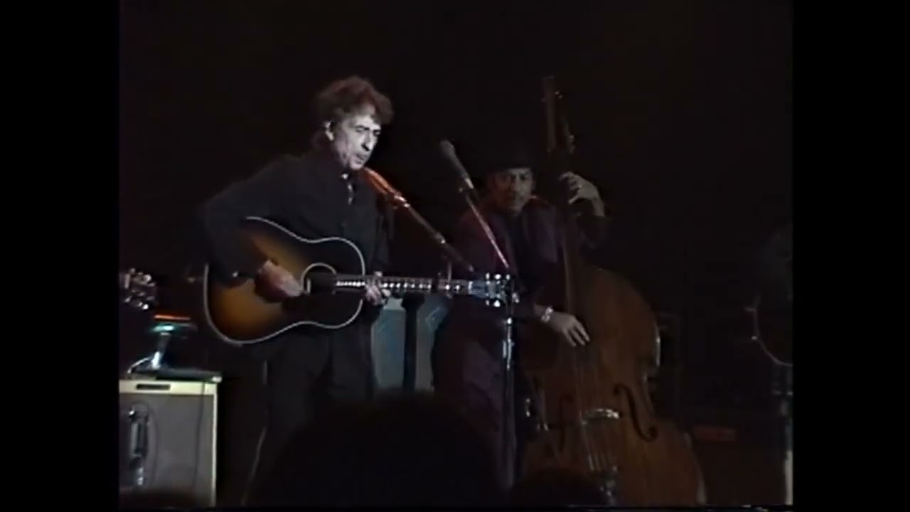Bob Dylan — Mama, You Been On My Mind. Atlantic City, New Jersey. 19 November 1999. Video