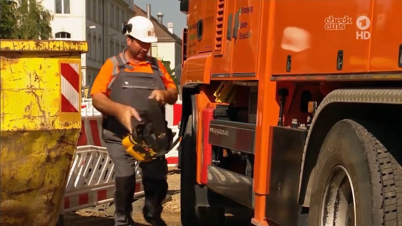 Youtube Kacke Maus - Marcell Davis wird vom Saugbagger aufgesaugt